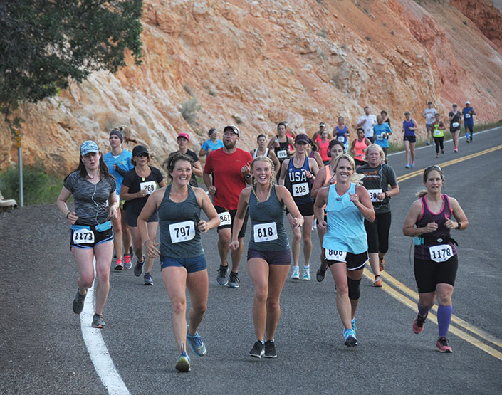 Runners at the Bryce Canyon Half